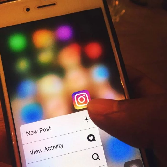 Сервис Instagram добавил новую видео-функцию Superzoom с нарастающим зумом