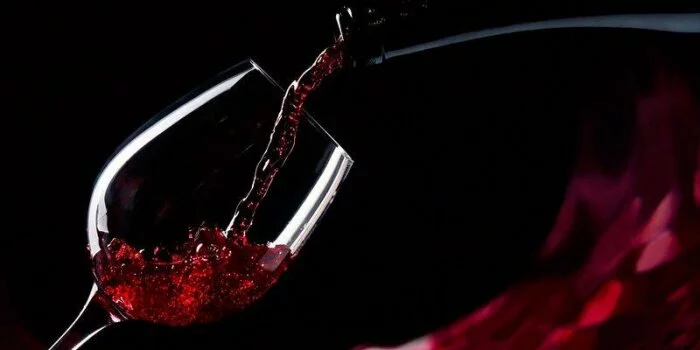 Ученые: Красное вино повышает шансы женщины на беременность