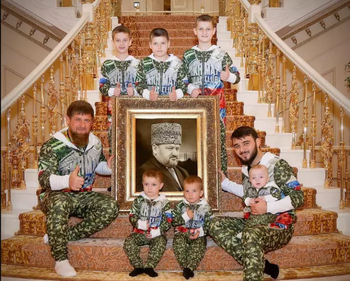 Впервые за долгое время супруга Рамзана Кадырова показала всех сыновей
