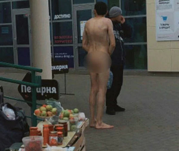 В центр Челябинска вышел голый мужчина