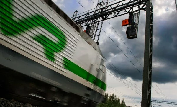 В Финляндии поезд столкнулся с бронетранспортёром, есть жертвы