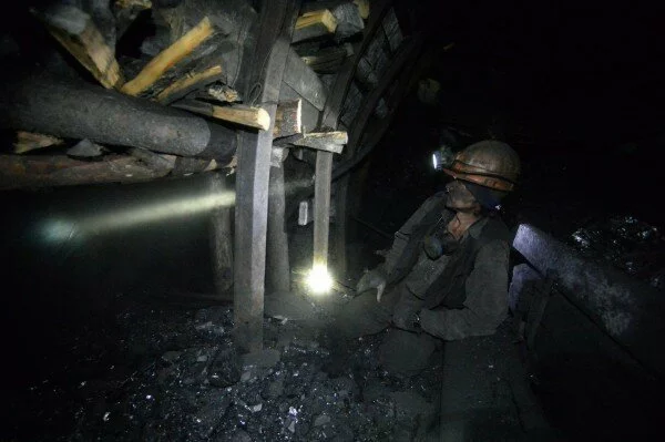 В Киргизии на шахте погибли три отравившихся газом горняка