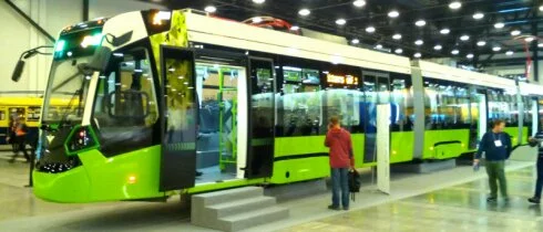 В Петербурге представили трамвай нового поколения под названием «Чижик»