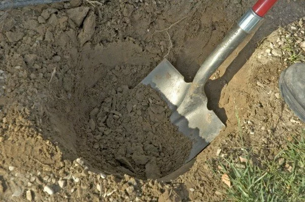 В Приморье пенсионер закопал 700 тысяч на кладбище и их украл бомж