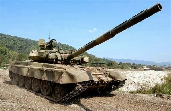 В Сирии боевики ИГ* захватили прибывший из РФ танк Т-90А