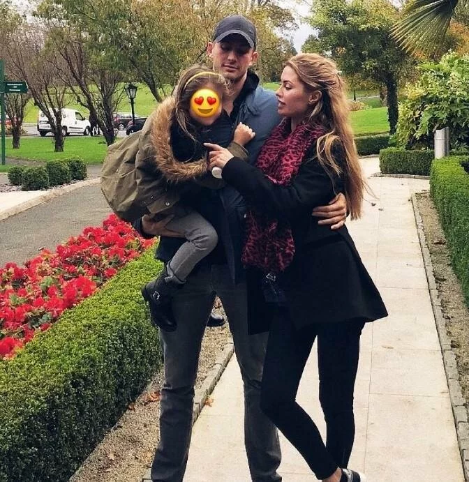 Виктория Боня и Алекс Смерфит озадачили подписчиков, скрыв лицо своей дочери на фото