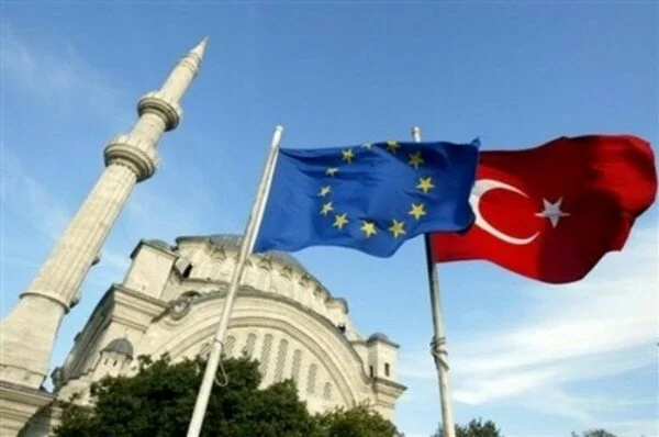 ЕС сократит в 2018 году финансовую помощь Турции