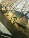 На Московском шоссе из-за гололедицы резвая Toyota повисла на ограждении. Фото