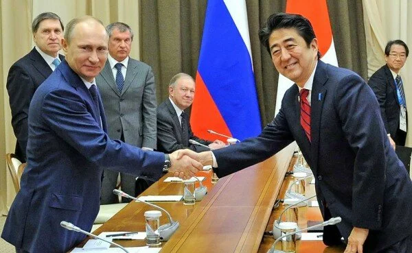 Путин и Абэ обсудили вопрос денуклеаризации Корейского полуострова