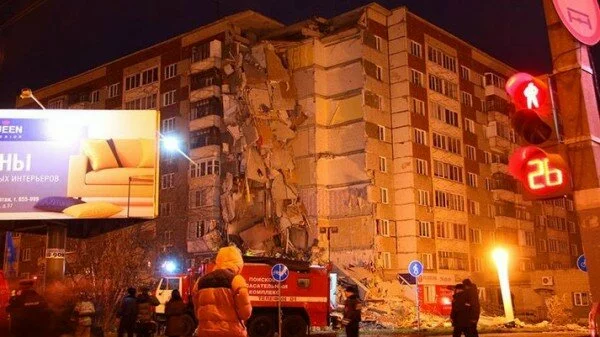 Спасатели эвакуировали из обрушившегося дома в Ижевске 500 человек