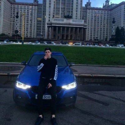 Сын бизнесмена из Подмосковья на BMW объехал пробку у Кремля по тротуару