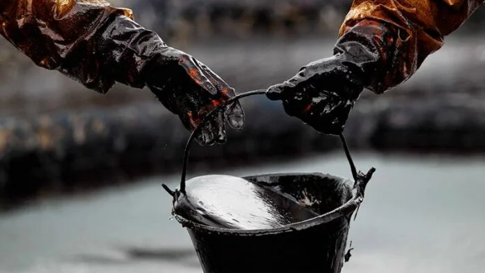 Минэнерго сохраняют прогноз цены на нефть на уровне 50 и 60 долларов за баррель