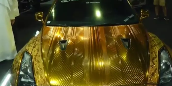 На автосалоне в Дубае показали позолоченный Nissan GT-R