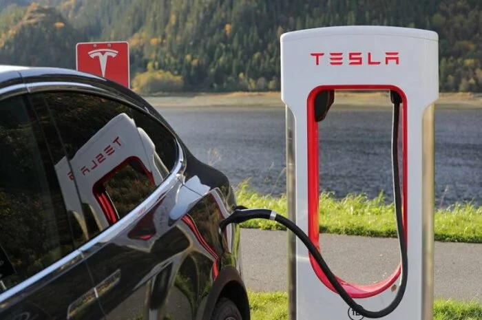 Tesla представила уникальный доступный всем Powerbank