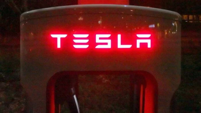 Tesla презентовала резервный аккумулятор для мобильных устройств Powerbank