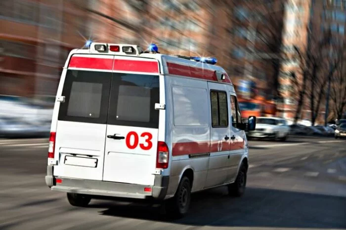 В Ижевске трех молодых людей доставили в больницу с ожогами после хлопка