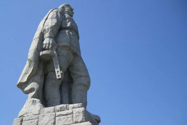 В Болгарии вандалы осквернили памятник советскому воину «Алеша»