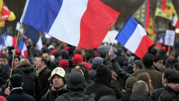 В городах Франции беспорядки переросли в настоящий погром