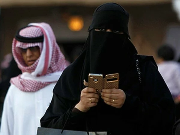 В Саудовской Аравии мужчину арестовали за разговор с женщиной