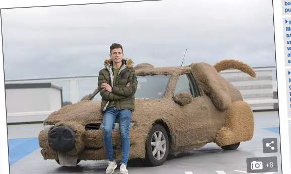 В Великобритании парень сделал из машины девушки плюшевую собаку