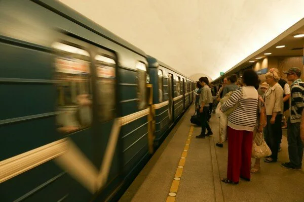 Жители Петербурга сообщают о задымлении на метро «Балтийская»