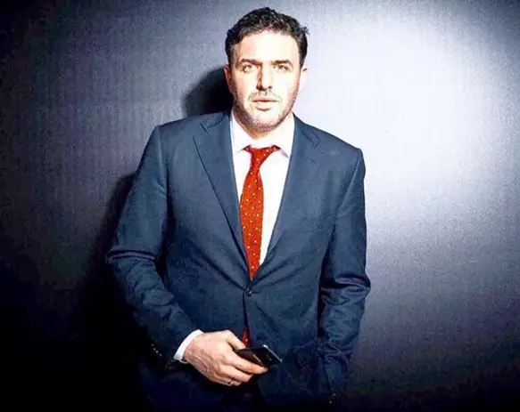 Ксения Собчак опубликовала в Instagram фотографию мужа в деловом костюме